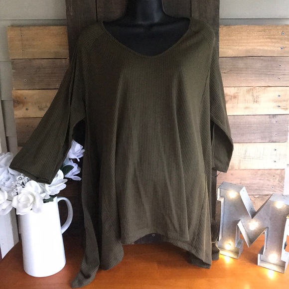 Christian Caliendo Tops - Asymmetrical Hem Top Christian Caliendo Tops - Asymmetrical Hem Top